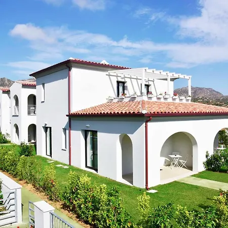 Green Residence Olbia 아파트호텔 3*